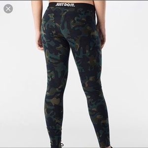 Nike camo leggings